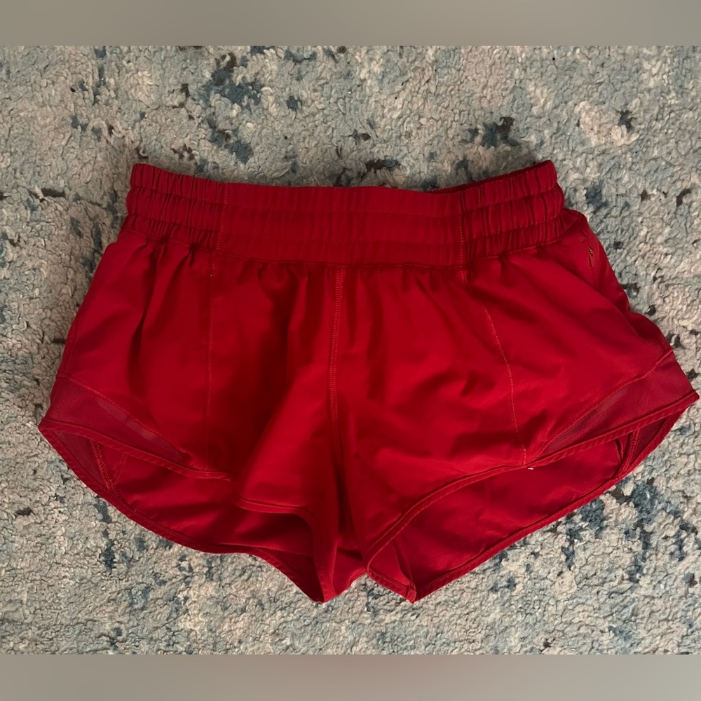 Lululemon Hotty Hot Low Rise 2.5in Dark Red Shorts Size 4
